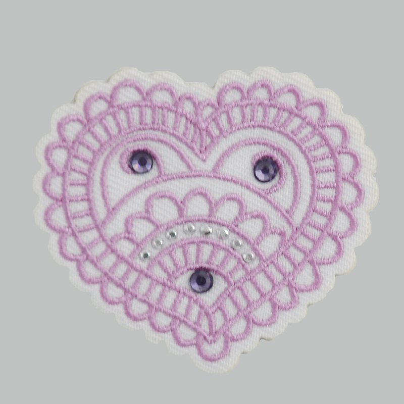 Custom applique iron on heart design embroidered patches with nail bead for clothing